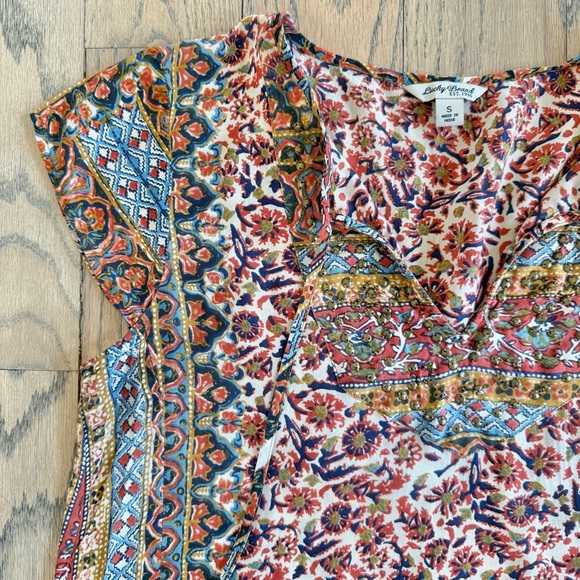 Lucky Brand Women’s Studded Border Scarf Print Boho Cap Sleeve Tee Size Small - Picture 3 of 13